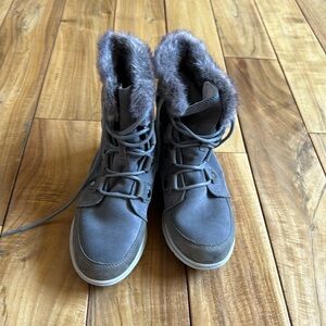 Sorel Explorer Joan boot gray size 8.5 euc